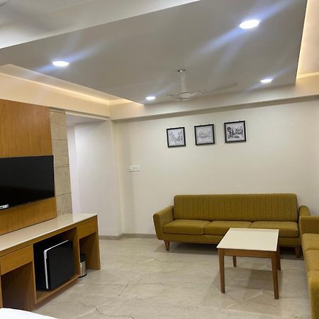 Hotel Flourish International Ahmedabad Exterior photo