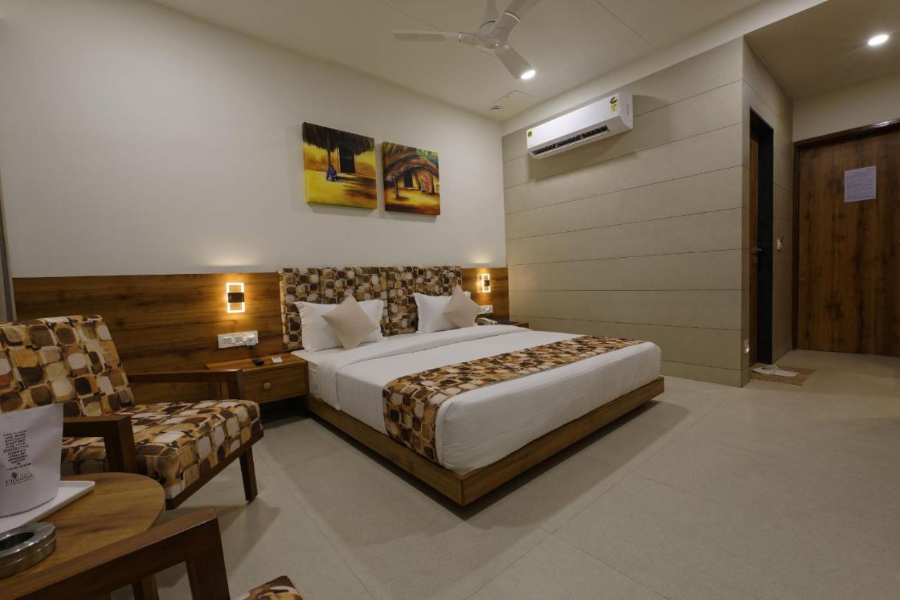 Hotel Flourish International Ahmedabad Exterior photo