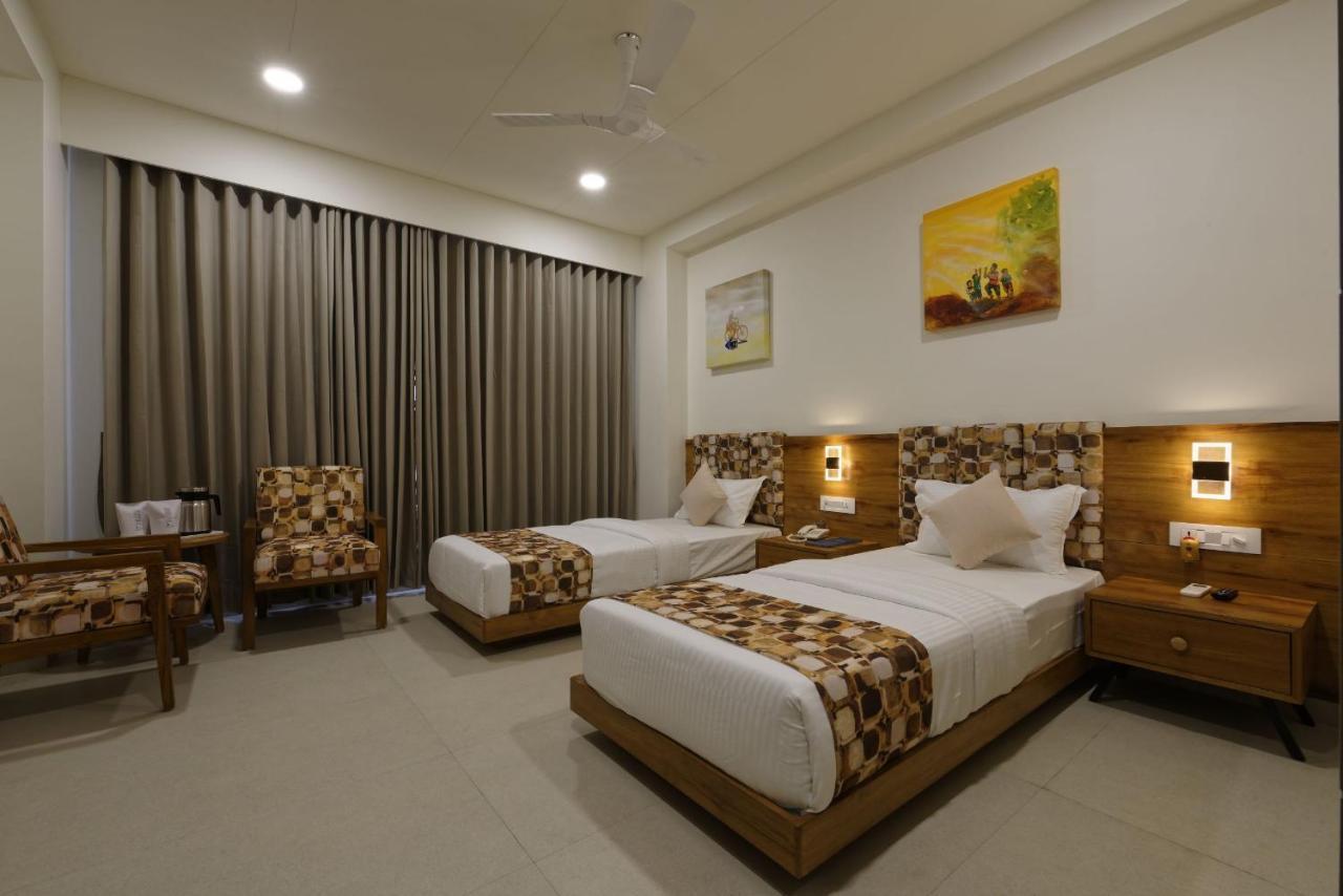 Hotel Flourish International Ahmedabad Exterior photo
