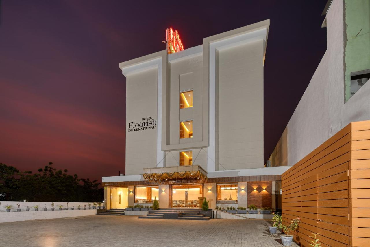 Hotel Flourish International Ahmedabad Exterior photo
