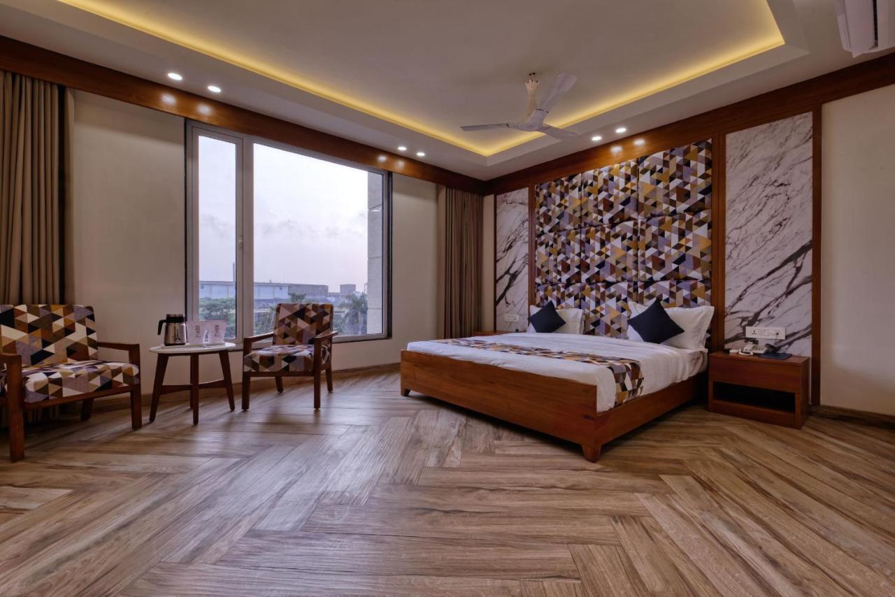 Hotel Flourish International Ahmedabad Exterior photo