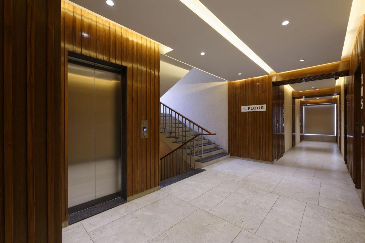 Hotel Flourish International Ahmedabad Exterior photo