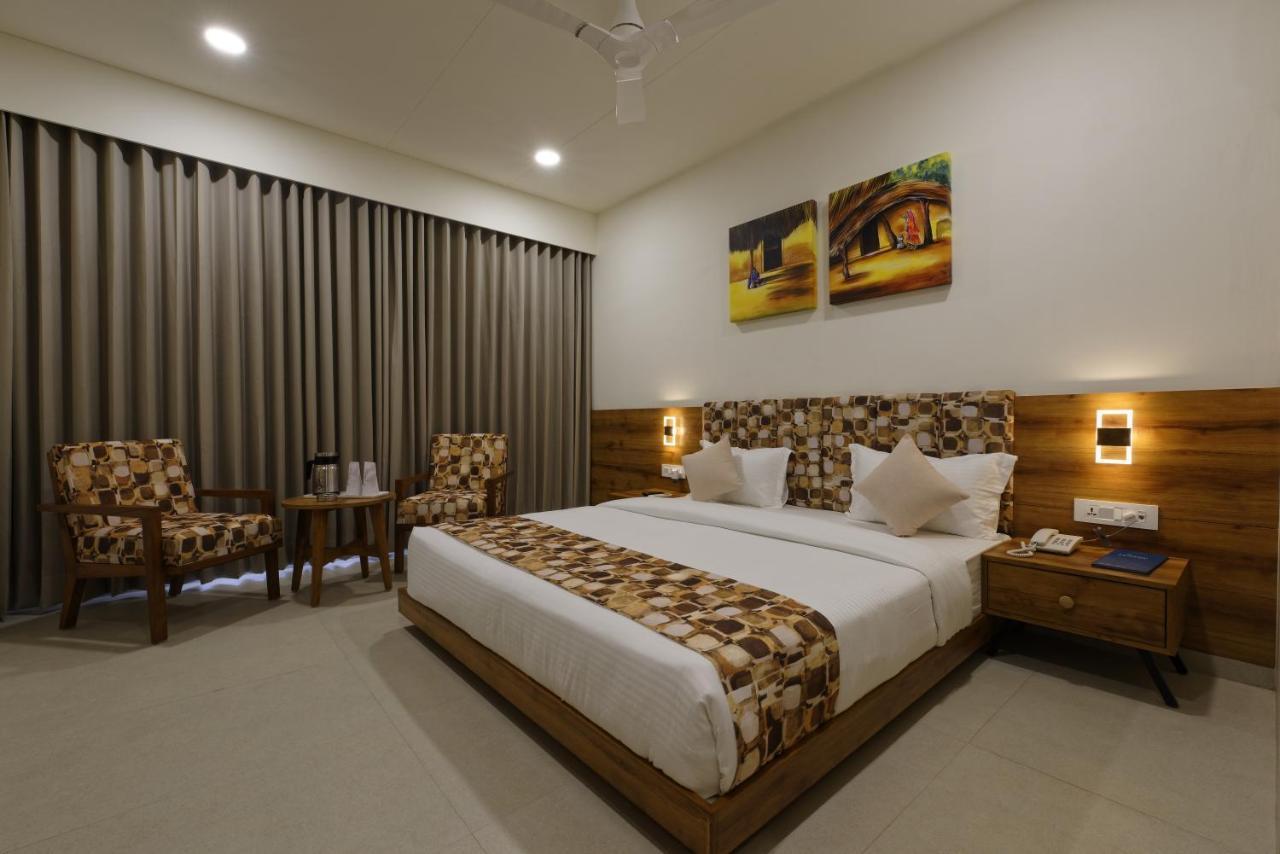 Hotel Flourish International Ahmedabad Exterior photo