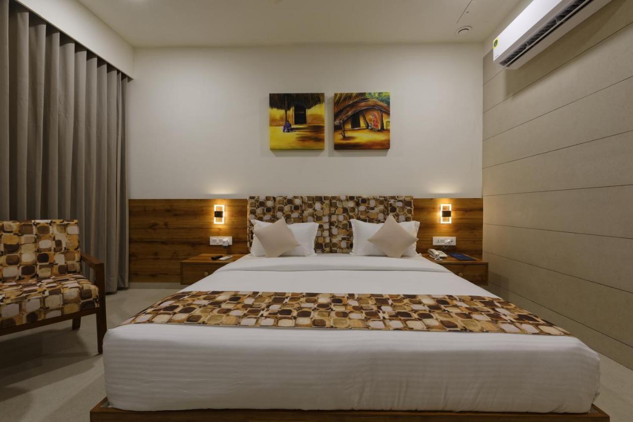Hotel Flourish International Ahmedabad Exterior photo