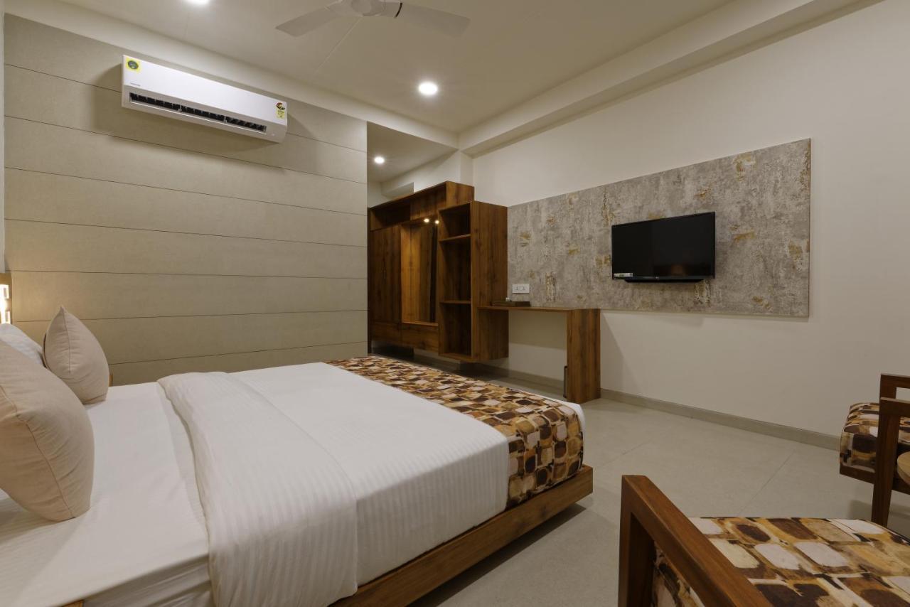 Hotel Flourish International Ahmedabad Exterior photo