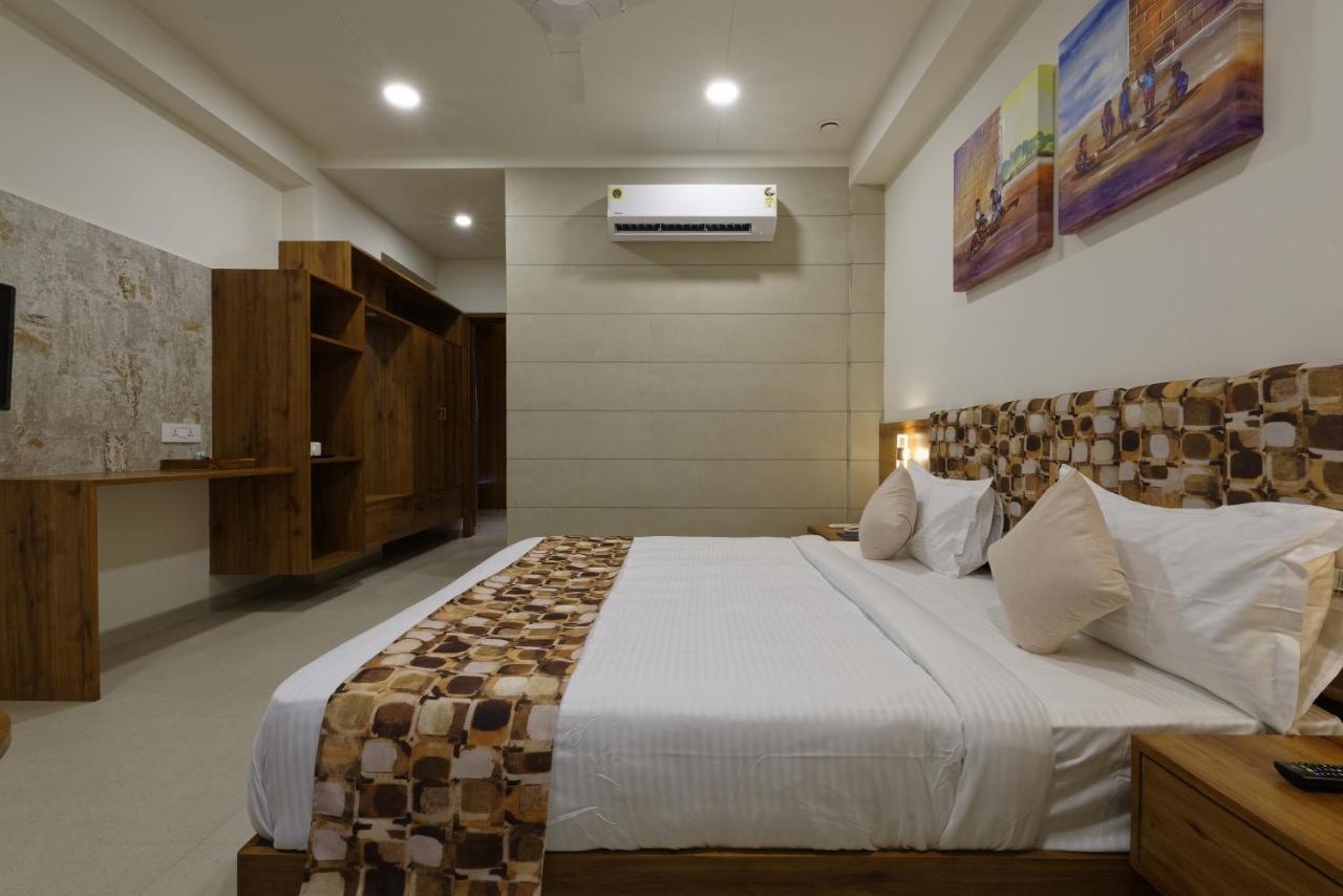 Hotel Flourish International Ahmedabad Exterior photo