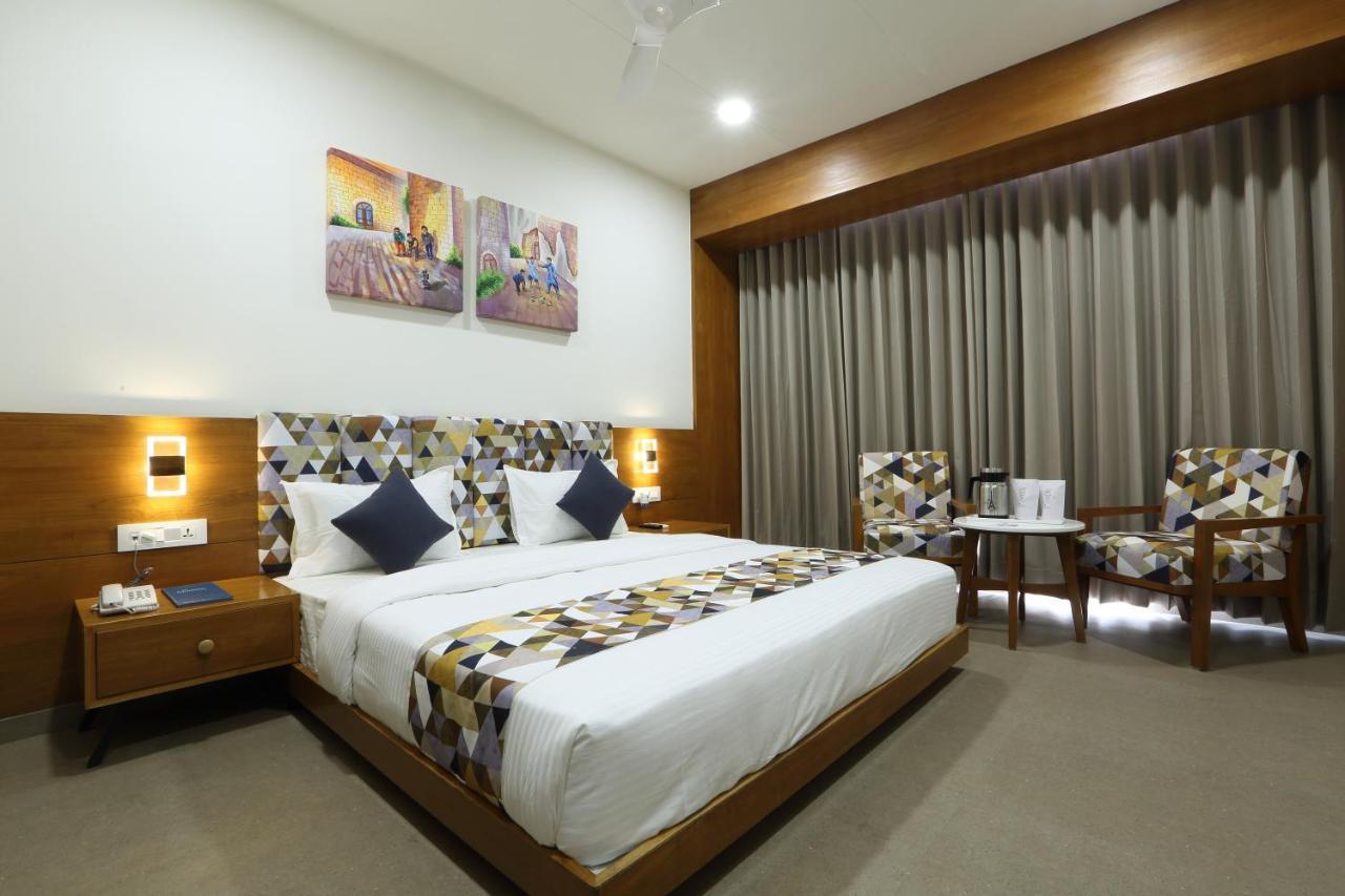 Hotel Flourish International Ahmedabad Exterior photo