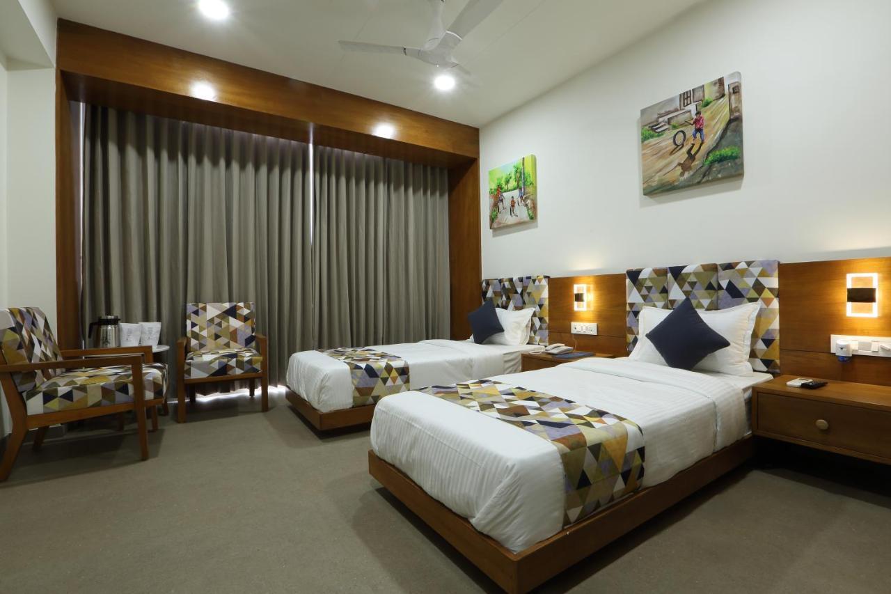 Hotel Flourish International Ahmedabad Exterior photo