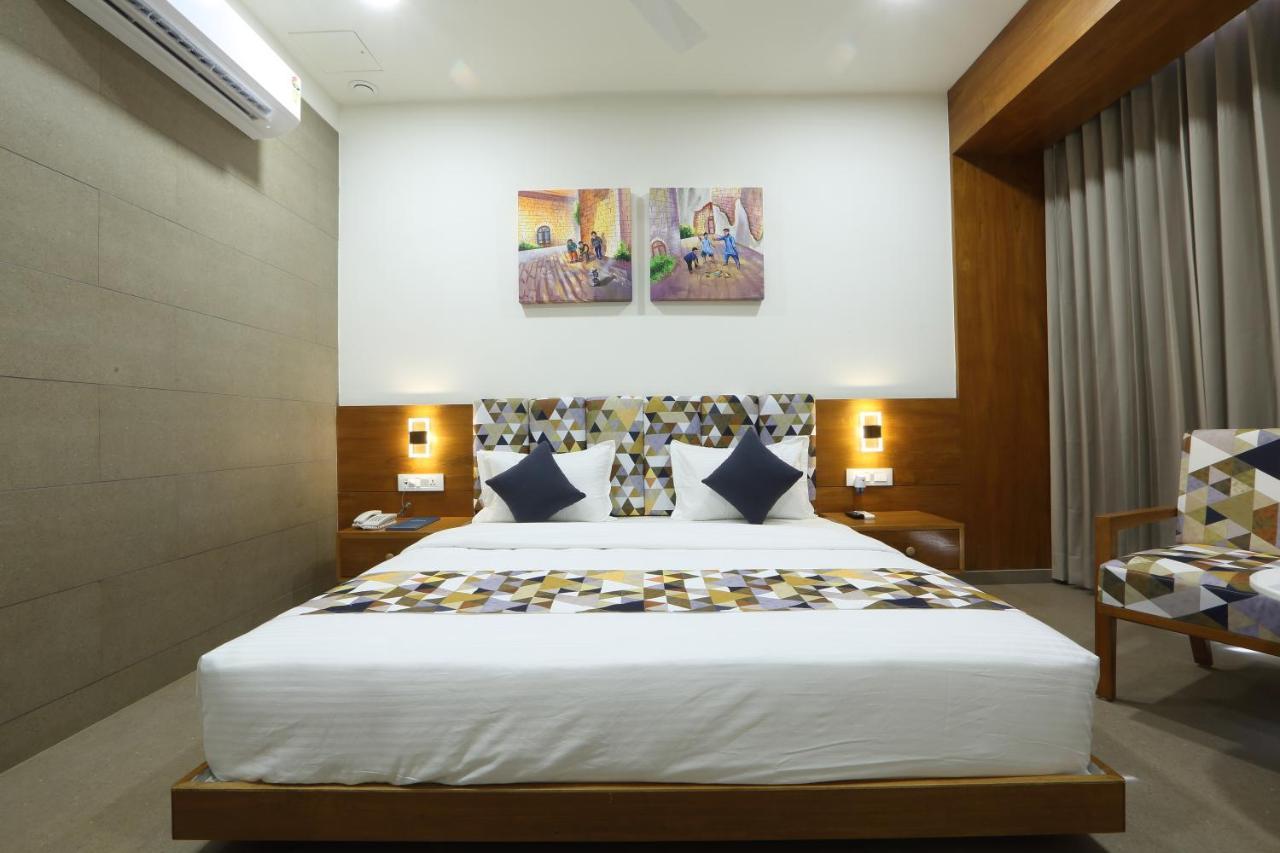 Hotel Flourish International Ahmedabad Exterior photo