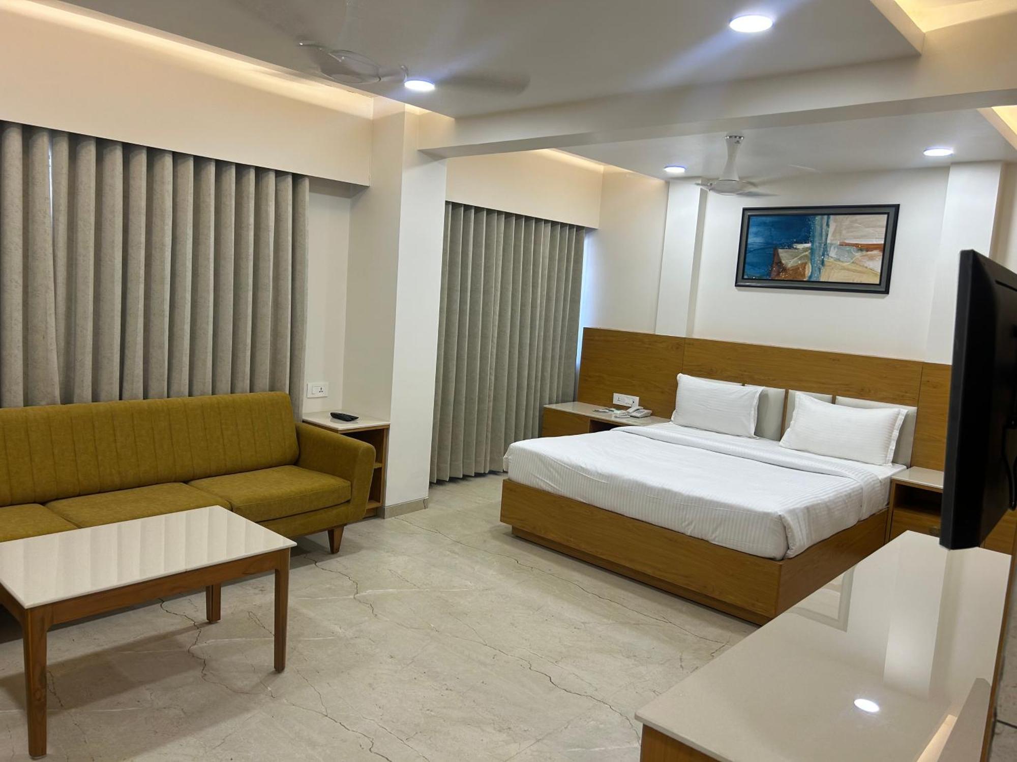 Hotel Flourish International Ahmedabad Exterior photo
